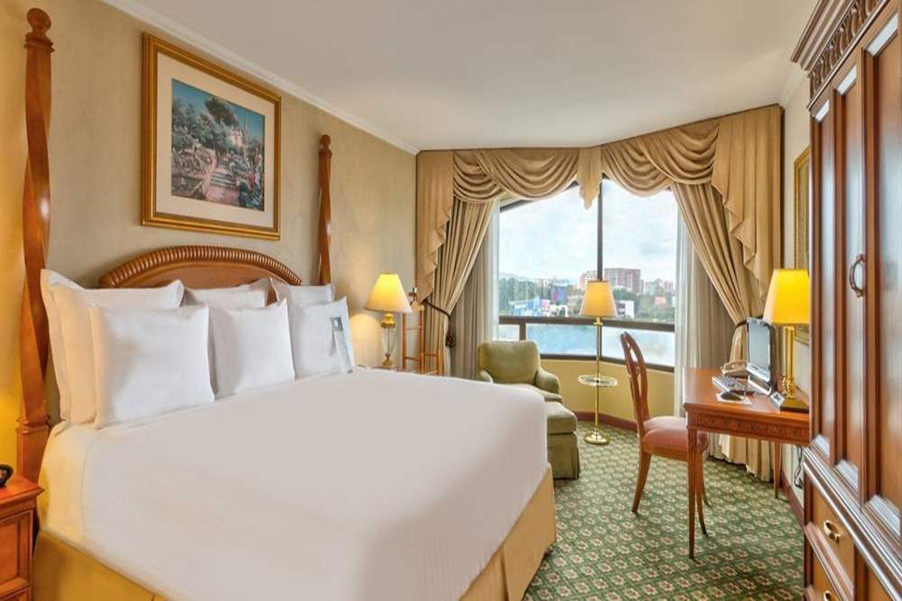 Barcelo Guatemala City Exterior photo A guest room at the Hilton Alexandria